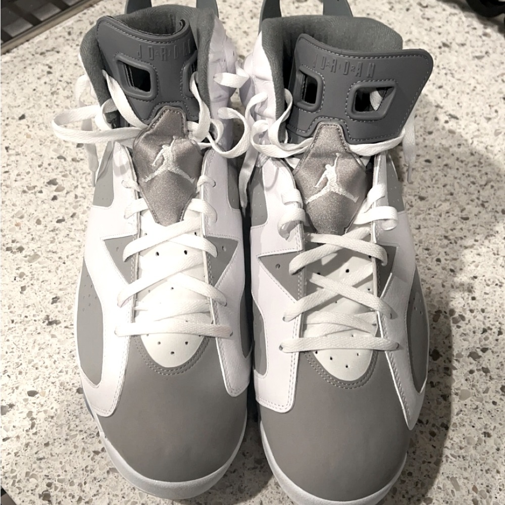 Here is a pair of Jordan retro 6s cool grey! They are size 18.